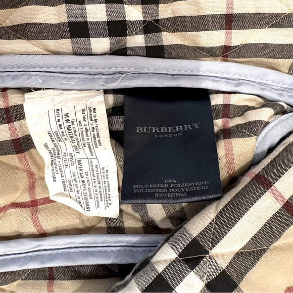 Authentic Burberry Quilted Jacket - Size XS - Picture 6 of 8